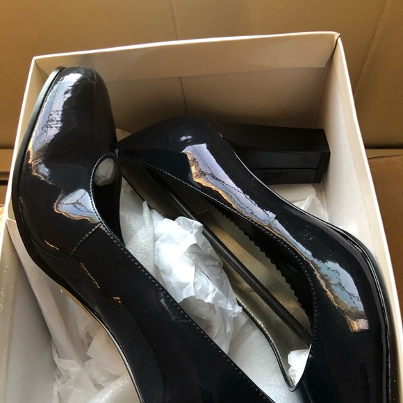NWT Anne Klein Navy Patent Leather Heels, Size 9 - Picture 3 of 8
